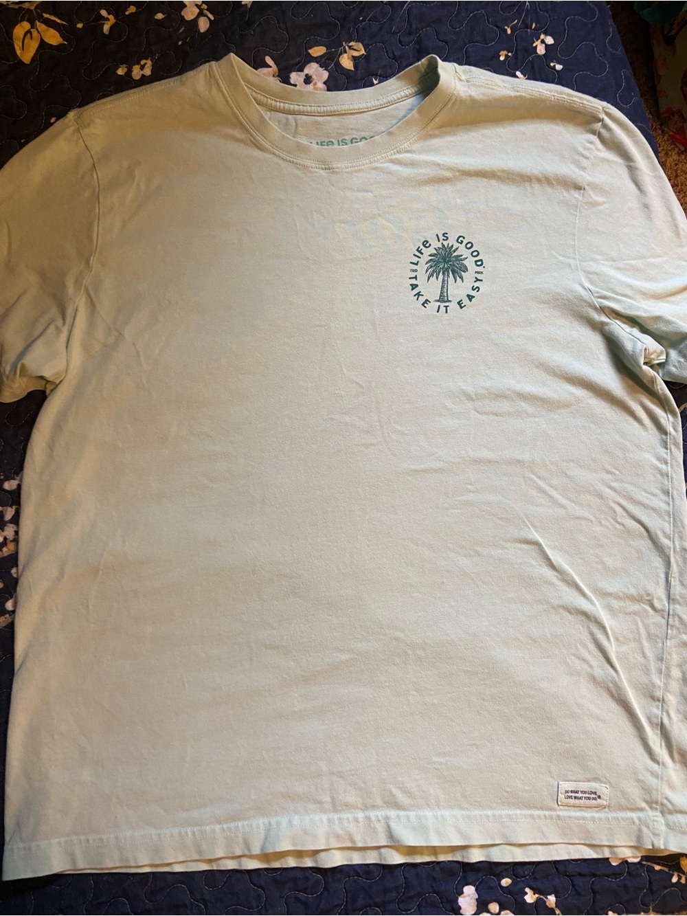 Life is Good Men’s Shirt
Size - Large